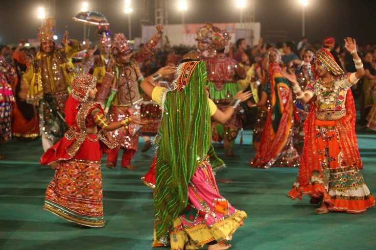 Seven Differents Ways To Dress Up For Navratri : Styling Tips