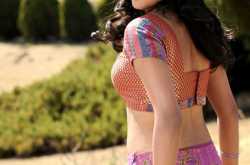 Sexy actress Priyamni