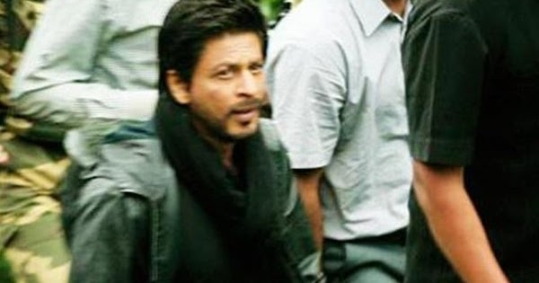 Shahrukh Khan On The Sets Of Yash Chopra’s Next In Kashmir