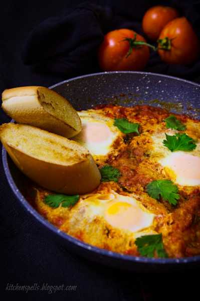 Shakshouka | Eggs In Spicy Tomato Sauce