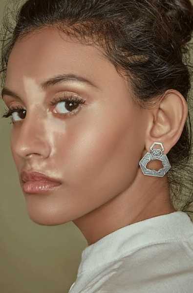 Shaya Launches Jewellery Inspired By Stretchmarks