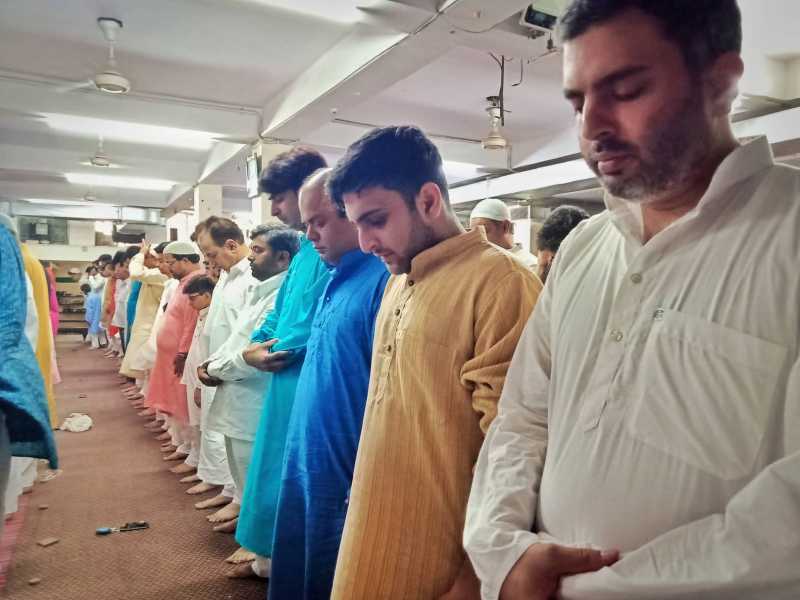 Shia And Sunni Muslims Come Together To Offer Namaz On Eid-Ul-Fitr