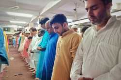 Shia And Sunni Muslims Come Together To Offer Namaz On Eid-Ul-Fitr