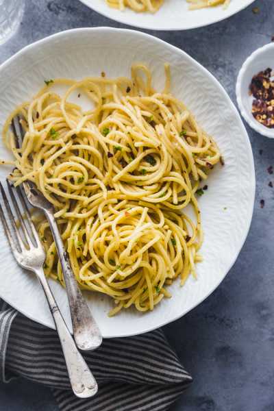 Simplest SPAGHETTI AGLIO OLIO { Instant Pot } - Sandhya