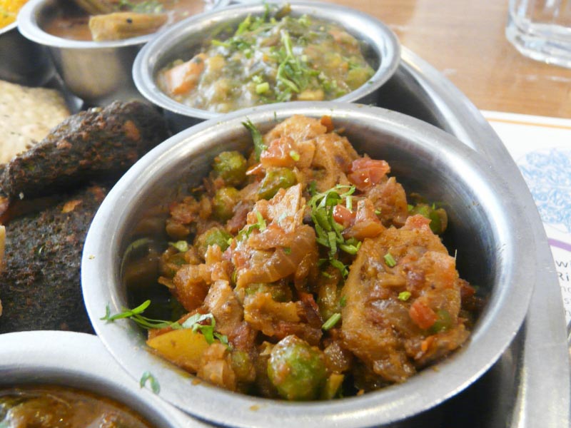 Sindhi Lunch Maani At The 29 | Siddharth And Shruti