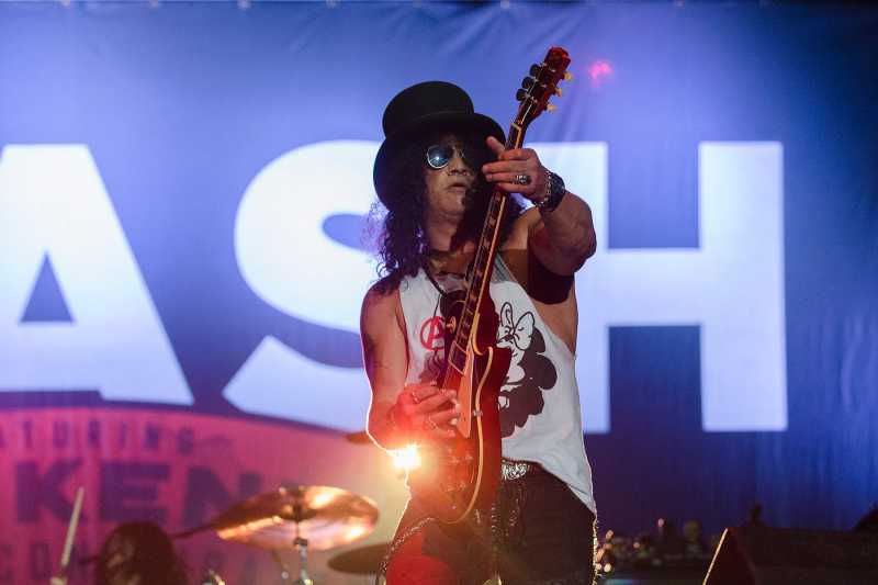 Slash Feat. Myles Kennedy And The Conspirators, Live In Bombay.