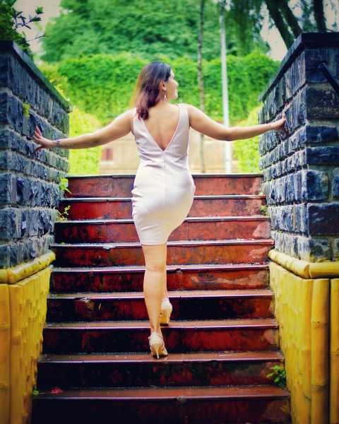 Slim Look Hacks To Hide Your Flabs And Look Thin In Pictures!