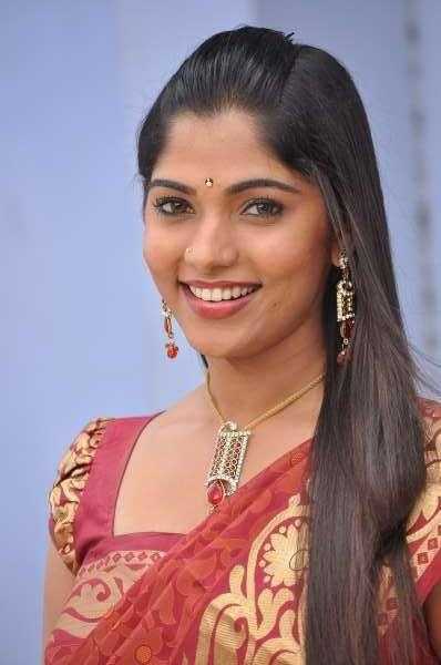 Smiling Beauty Banu Latest Puthumukhangal Thevai Tamil Movie Saree Stills