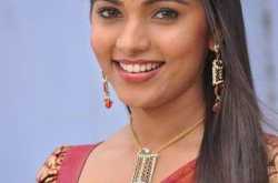 Smiling beauty Banu Latest Puthumukhangal Thevai Tamil Movie Saree Stills