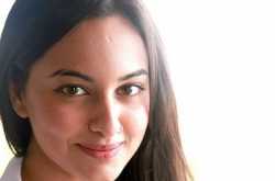 Sonakshi Sinha Hot, Bollywood Actress, Photo, Images, Pictures Gallery