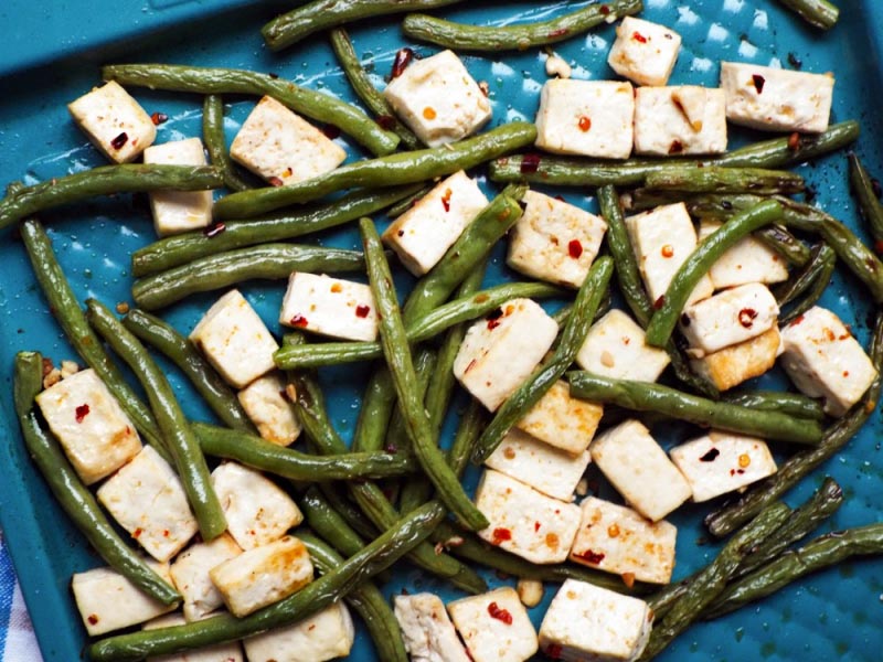 Spicy Garlic Roasted Green Beans And Tofu - The India Edition