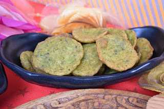 Spinach Crackers Or Palak Mathri