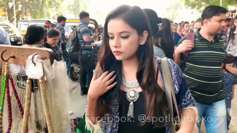 Street Shopping In Mumbai | Ritwika Gupta | Spotlight