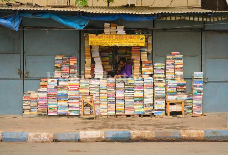 Street Photography At College Street, Kolkata - EXOTIC PHOTO TRAVEL