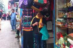 Streets of Himachal: Knitpicking
