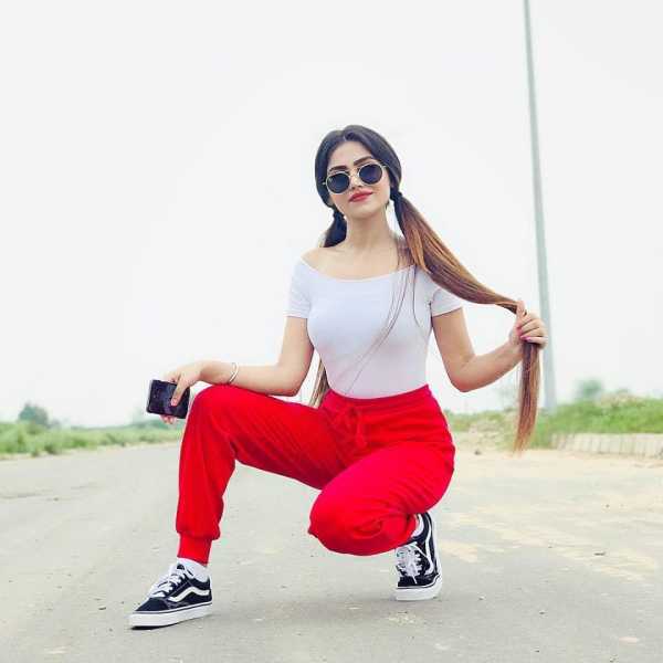 Stunning Hor Model Girl Photoshoot For Fb - Wallpaper DP