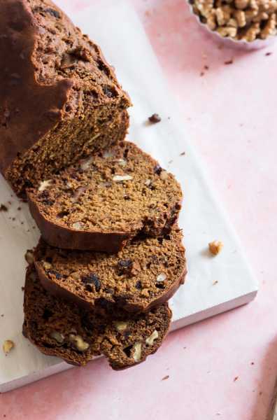 Sugar-free Date & Walnut Cake
