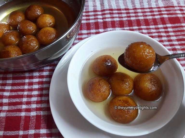 Suji Ke Gulab Jamun | Ravyache Gulab Jamun Recipe | Easy Gulab Jamun Recipe - THE YUMMY DELIGHTS
