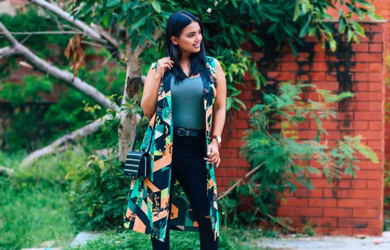 Summer Classics: Trench Jacket & Torn Denim