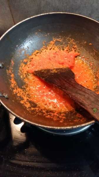 THE LENTIL CURRY - “MANGODI”