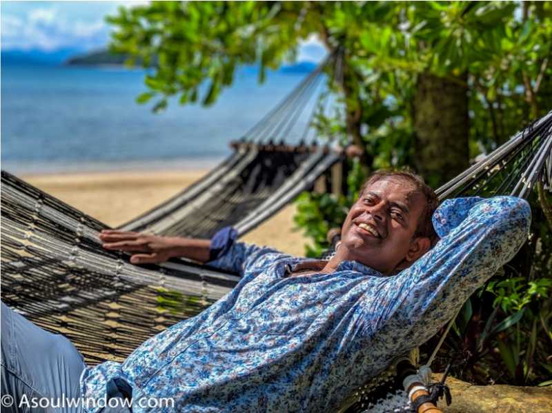 THREE THINGS TO LEARN FROM FULL-TIME TRAVELLERS