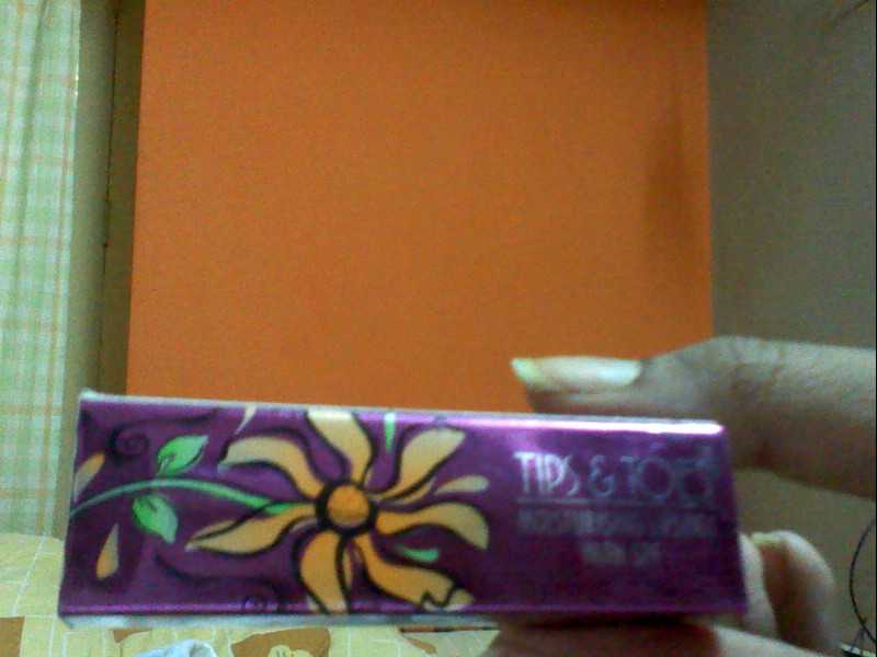 TIPS &TOES MOISTURIZING LIPSTICK WITH SPF