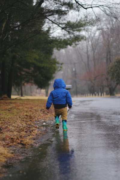 Take These Simple Precautions And Let Your Kids Have Fun In The Rain - Babygogo