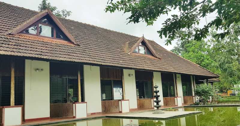 Teaching The History Of Indian And Western Costume And Traditional Indian Textiles