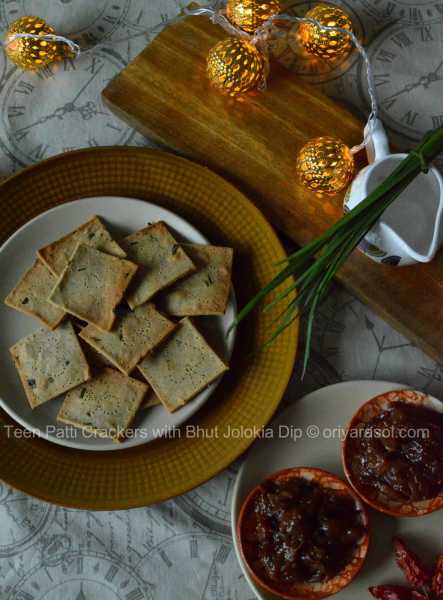 Teen Patti Crackers With A Bhut Jolokia Dip