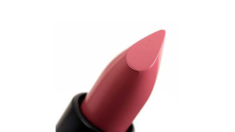 That ONE Nude Lipstick Which Flatters On All Skintones