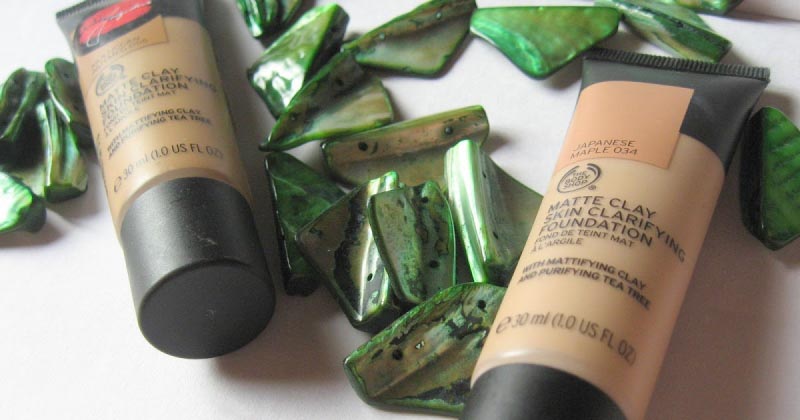 The Body Shop Matte Clay Clarifying Foundation| Japanese Maple, Moluccan Nutmeg Swatches, Price