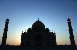 the changing colours of taj mahal • sublime taj