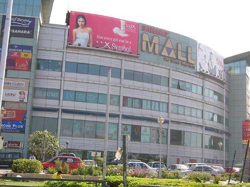 The Girl In The Mall-Part 1