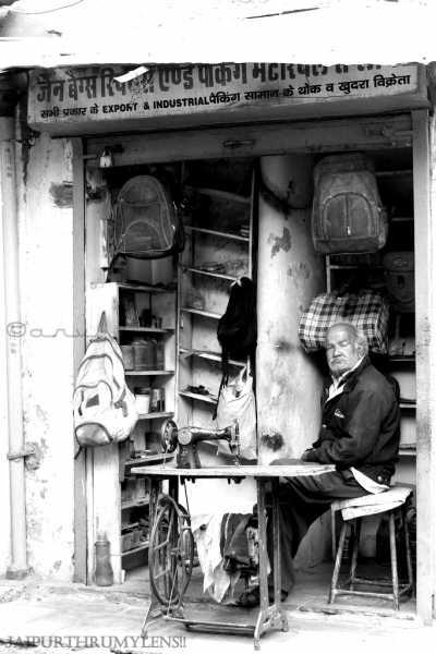 The Lull|Street Photography| Wordless Wednesday