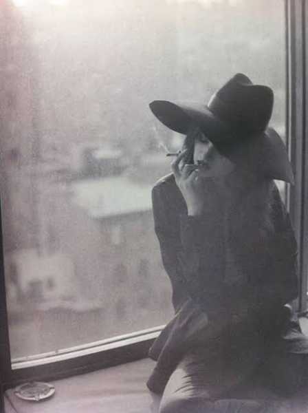 The High-heeled Stranger