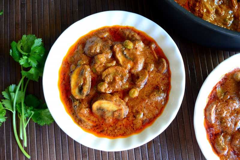 The Mushroom Debate - Love It Or Leave It? |~Malai Matar Mushroom~