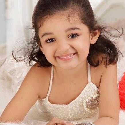 The Smile Girl.  Happydent!.