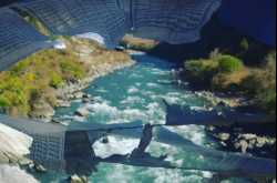 The wind carries prayers