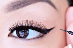 this black eyeliner lasts all day! | damsel in destress