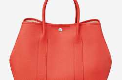 Three Chic Ways to Wear Living Coral: The 2019 Color of the Year