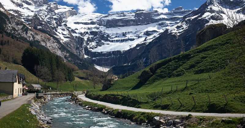 Thunder On The Right