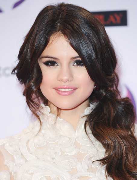 Top 10 Selena Gomez Long Hairstyles - NiceStyles