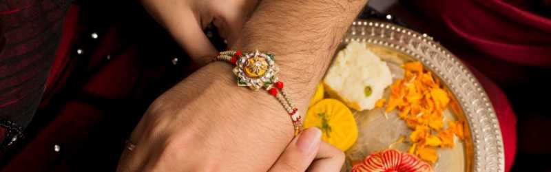 Top 5 Trendy Travel Related Rakhi Gift Ideas For Brother | Trawell Blog
