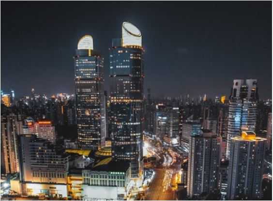 Top Blockchain Applications Making Waves In Commercial Real Estate - ISPEAKSFORUM