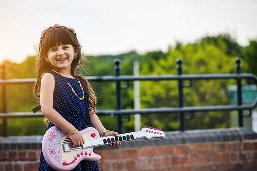 Top Reasons Why Your Toddler Should Listen To Songs Daily