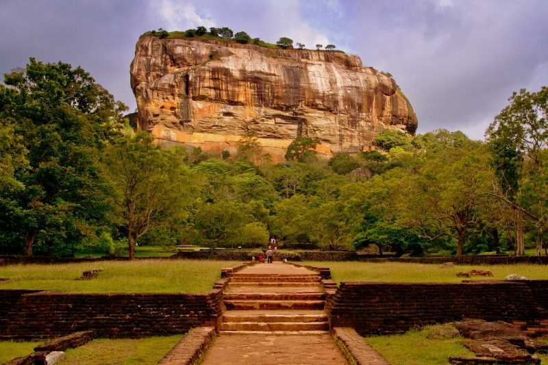 Travel Guide To Sigiriya Lion Rock : A Palace In The Clouds