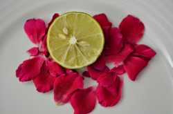 Treat Pimples Naturally