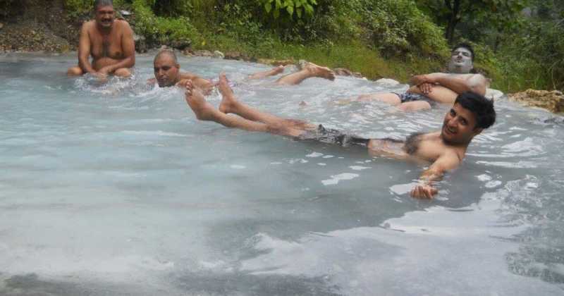 Trekking To Kund Village Via Gandak Stream कुन्ड गाँव की ट्रैकिंग वाया गंधक पानी   