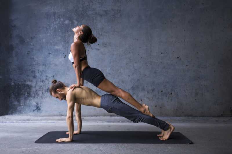 Try 7 Romantic Yoga Pоѕеѕ You Must Trу With Yоur Pаrtnеr