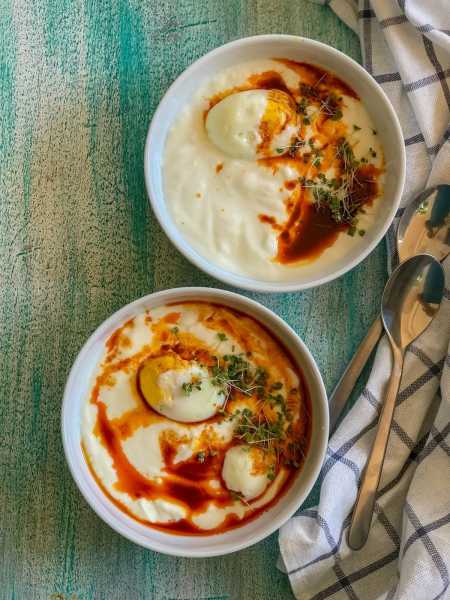 Turkish Eggs : Poached Eggs With Yoghurt And Chilli Oil